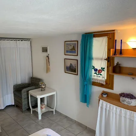 Traditional Cycladic Studio Nyaraló