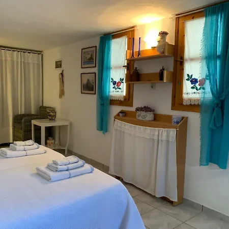 Traditional Cycladic Studio Nyaraló Driósz