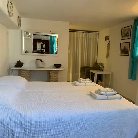 Traditional Cycladic Studio Nyaraló *