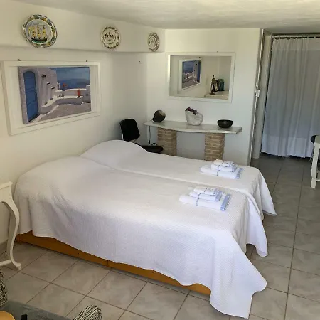 Traditional Cycladic Studio Nyaraló Driósz