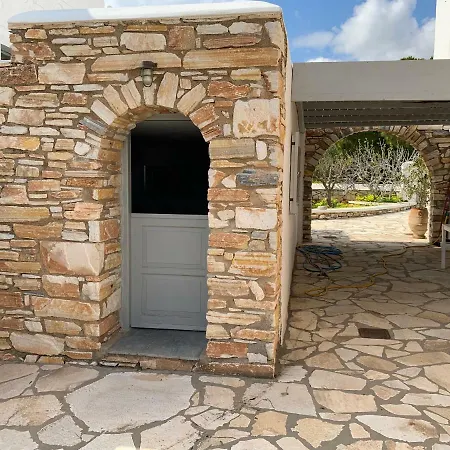 Traditional Cycladic Studio Nyaraló Driósz